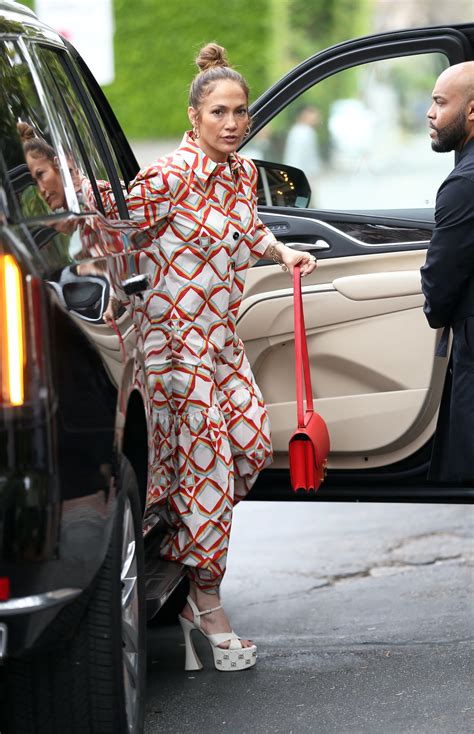 jennifer lopez gucci sandals|Jennifer Lopez Pops in 6.